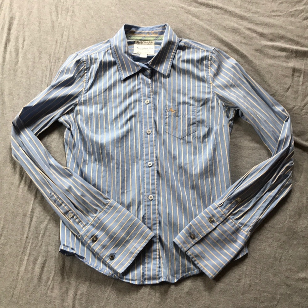 Girls Abercrombie button down blouse. M